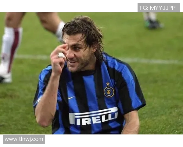 荷兰足球明星中锋的传奇故事与辉煌成就揭秘